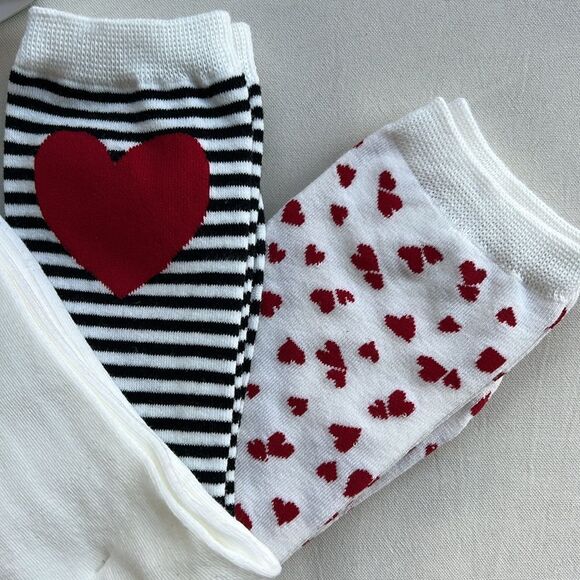Kate Spade Hearts True Love Crew Socks 3 Pack - Picture 3 of 9